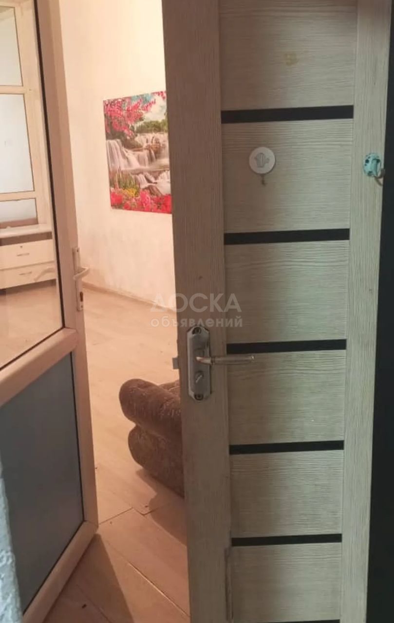 Сдаю 1-комнатную квартиру, 34кв. м., этаж - 1/3, Ошский рынок.