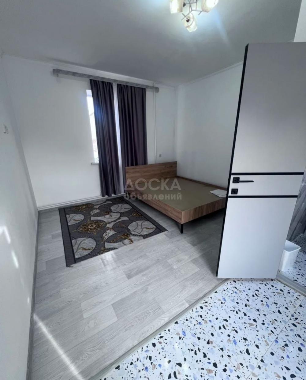 Сдаю 1-комнатную квартиру, 34кв. м., этаж - 1/1, молодая гвардия.