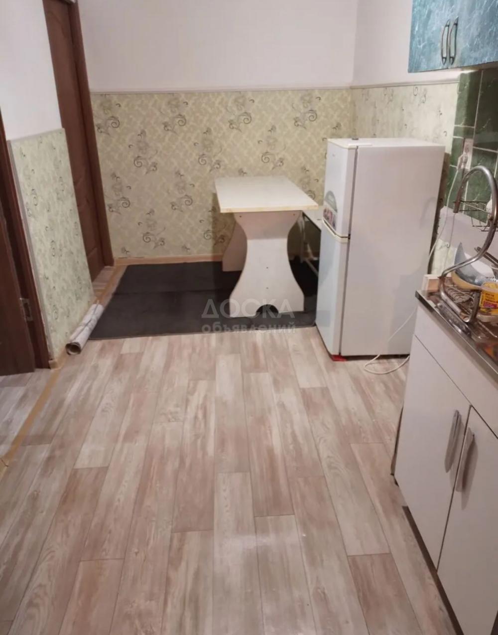 Сдаю 2-комнатную квартиру, 45кв. м., этаж - 1/1, ЦУМ.