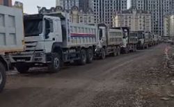 Из-за грузовиков возле стройки на Байтик Баатыра создается затор, - горожанин