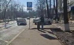 Житель просит сделать остановку со скамейками на бульваре Молодой Гвардии возле ЦОН