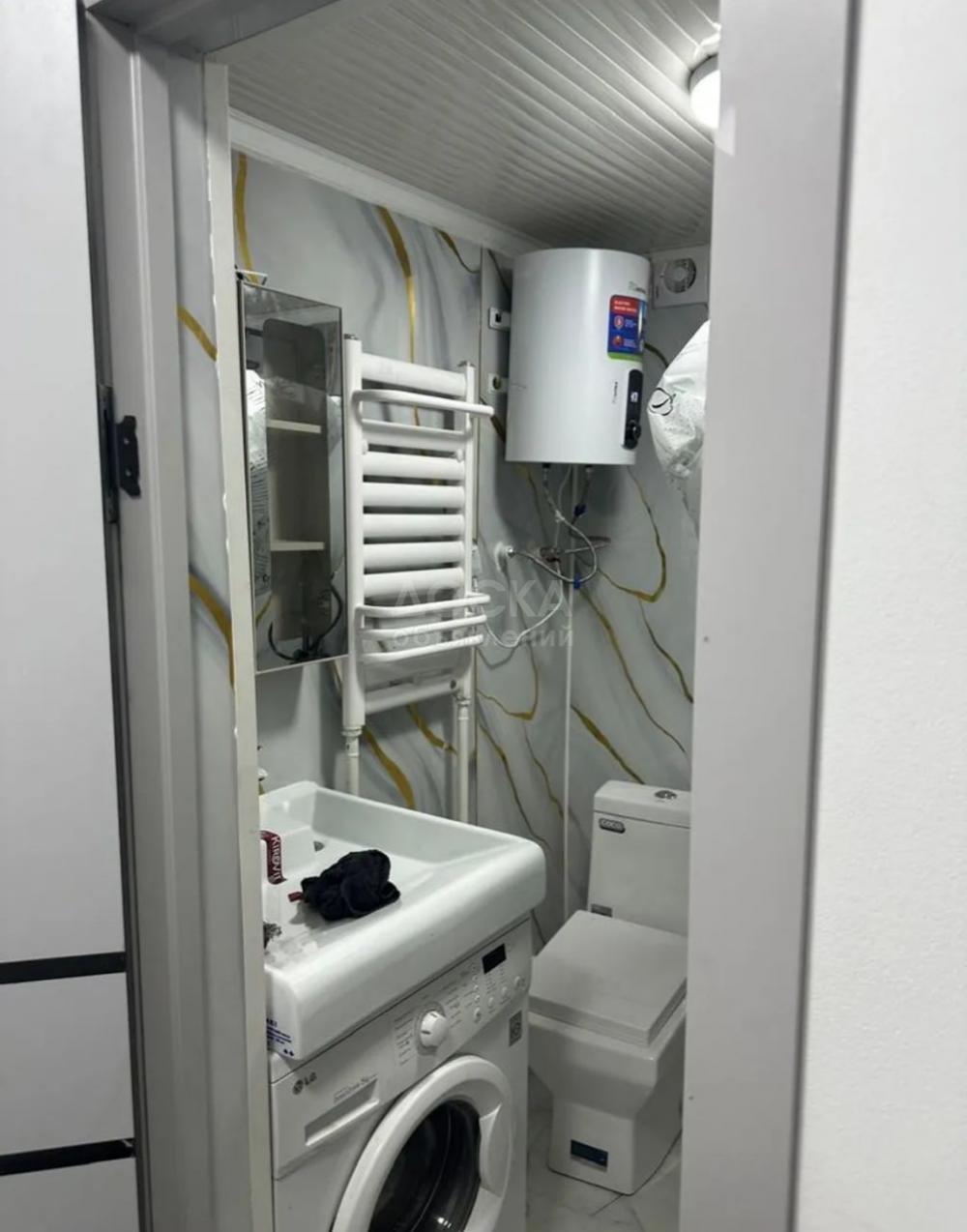 Сдаю 2-комнатную квартиру, 45кв. м., этаж - 1/2, Аламединский рынок.