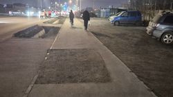 Житель жалуется на отрезок тротуара на Ахунбаева—Репина