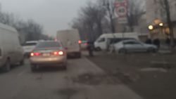 На улице Салиевой не работает светофор и есть большая яма, - горожанин