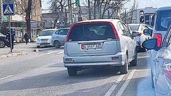 На Московской—Кулиева машины выезжают на встречную полосу у светофора