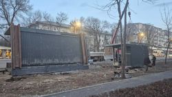 На Ахунбаева—Айтматова начали устанавливать остановку