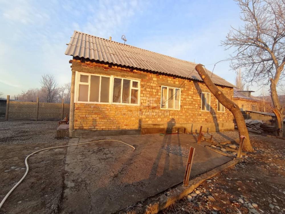 Продаю дом 3-ком. 91кв. м., этаж-1, 4-сот., стена кирпич, с.Сокулук.