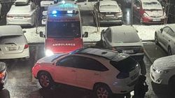 В микрорайоне Джал-23 «Лексус» закрыл выезд для машины скорой помощи