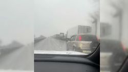 Видео — Скопление грузовых фур на границе с Казахстаном