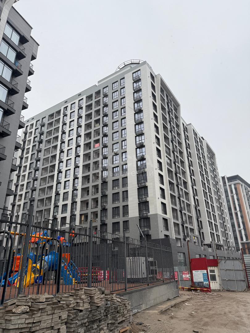 Продаю 1-комнатную квартиру, 64кв. м., этаж - 2/16, ЖК Крейсер, р-н школы Газпром.