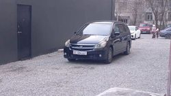 Водитель «Хонды» оставил машину на проезжей части