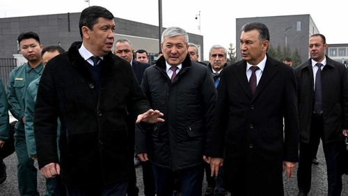 Глава Кабмина Касымалиев и премьер-министр Таджикистана ознакомились с работой экозавода по переработке отходов