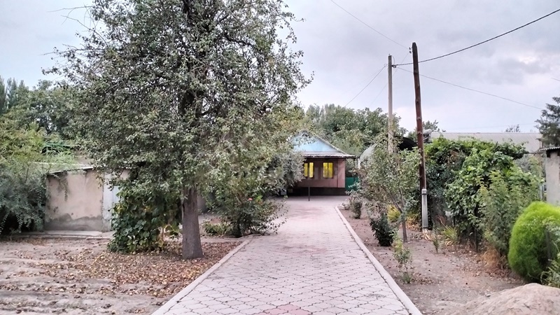 Продаю дом 3-ком. 80кв. м., этаж-1, 7,8-сот., стена кирпич, район улиц Фучика-Жибек Жолу.