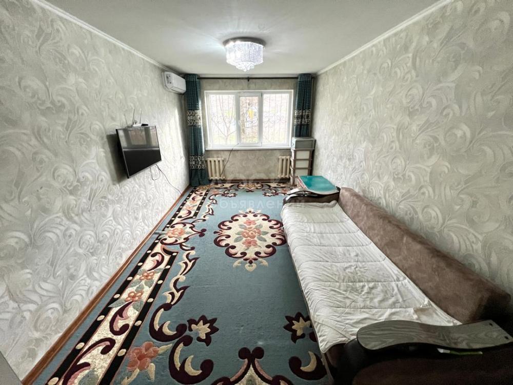 Продаю 1-комнатную квартиру, 32кв. м., этаж - 1/4, 5 мкр.