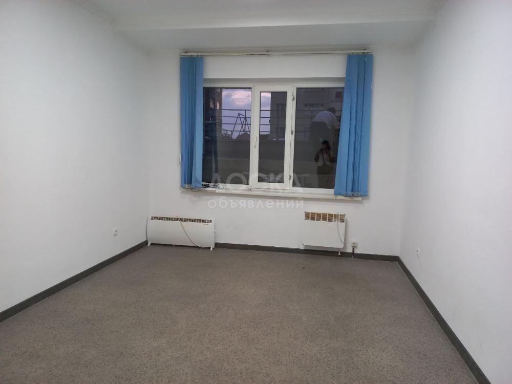 Продаю офисное помещение 36кв. м., улица 7 апреля дом 130/8.