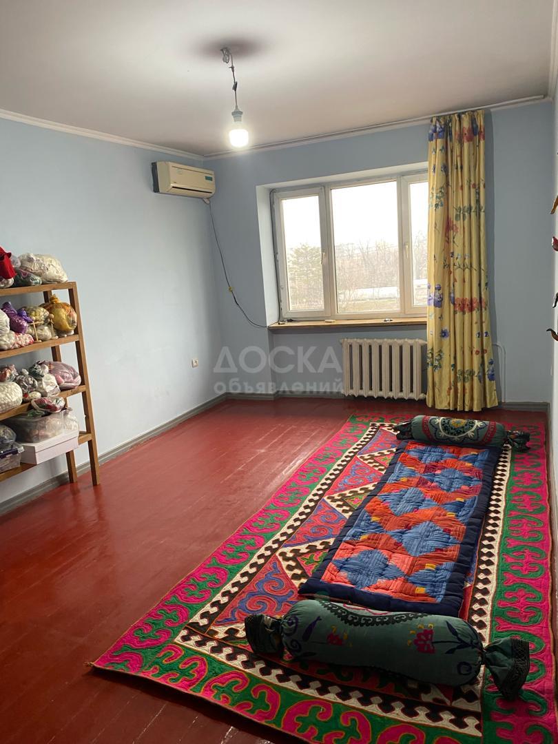 Продаю 2-комнатную квартиру, 42кв. м., этаж - 5/5, ул. Медерова-217.