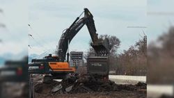 Житель просит установить весовой контроль по ул. Калинина из-за строительства моста