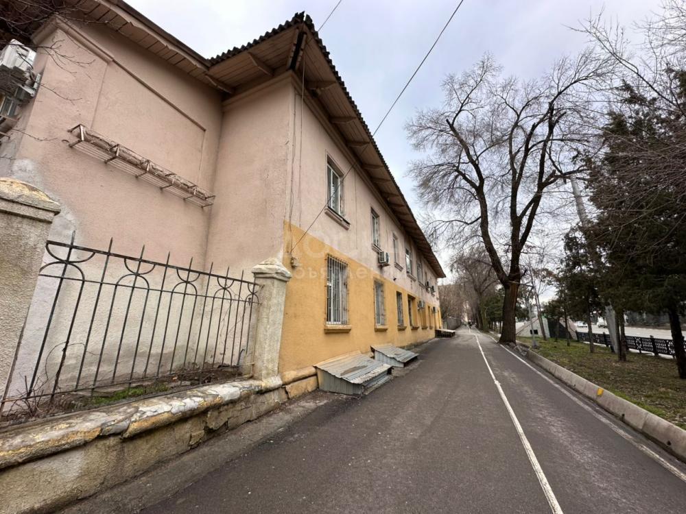 Продаю 2-комнатную квартиру, 56кв. м., этаж - 1/2, Пр.Мира/Горького, р-н Азия Молл.