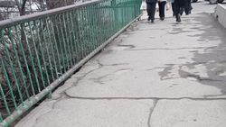 «Тазалыку» будет поручено покрасить перила моста на Кольбаева—Сагымбая Манасчы