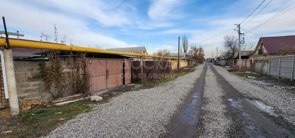 Продаю дом 5-ком. 100кв. м., этаж-1, 7-сот., стена кирпич, Бишкек ул.8Марта / Фучика.