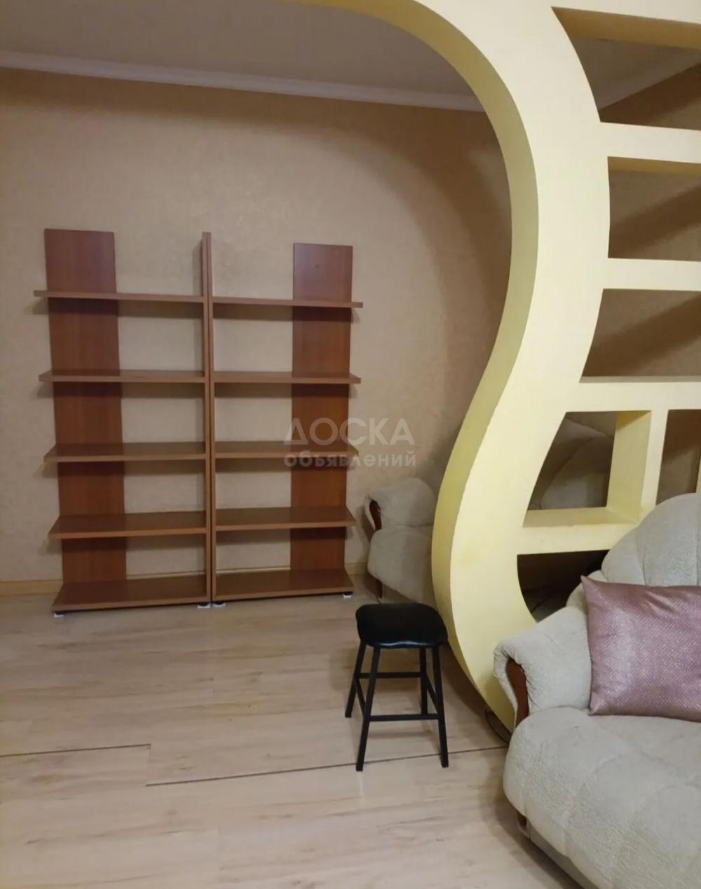 Сдаю 1-комнатную квартиру, 34кв. м., этаж - 1/4, 5 мкрн.