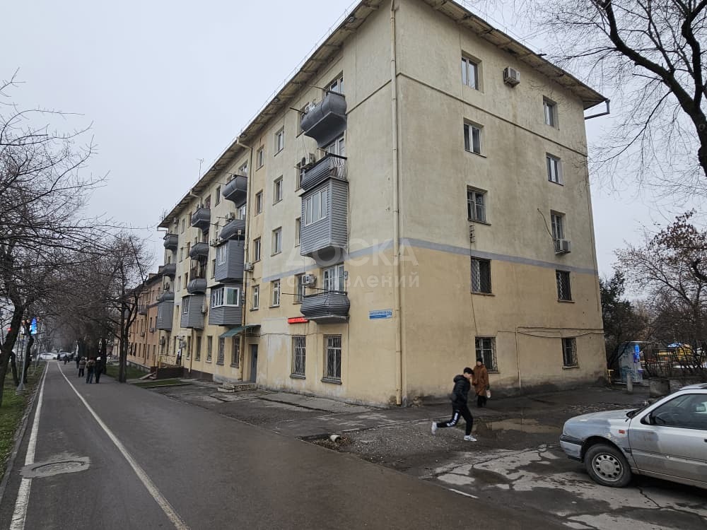 Продаю 3-комнатную квартиру, 60кв. м., этаж - 5/5, Мира 24а.