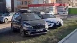 Оштрафован один из водителей, припарковавших машины на зеленой зоне по Масалиева