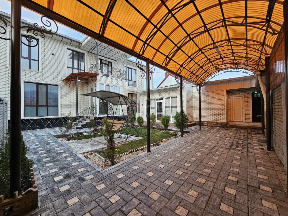 Продаю дом 6-ком. 180кв. м., этаж-2, 3-сот., стена кирпич, Чон арык.