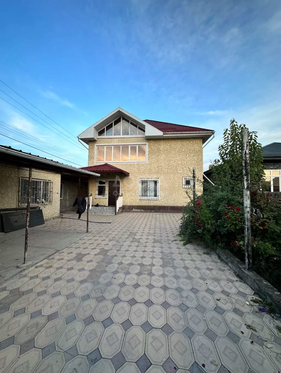 Продаю дом 6-ком. 156кв. м., этаж-2, 4.1-сот., стена кирпич, Ж/М Биримдик-Кут 9-я улица. 150000$.