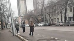 Мэрия: Крышу остановки сзади мэрии убрали для проезда спецтехники