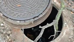 В мэрии ответили на сообщение об открытом люке в 10 мкр