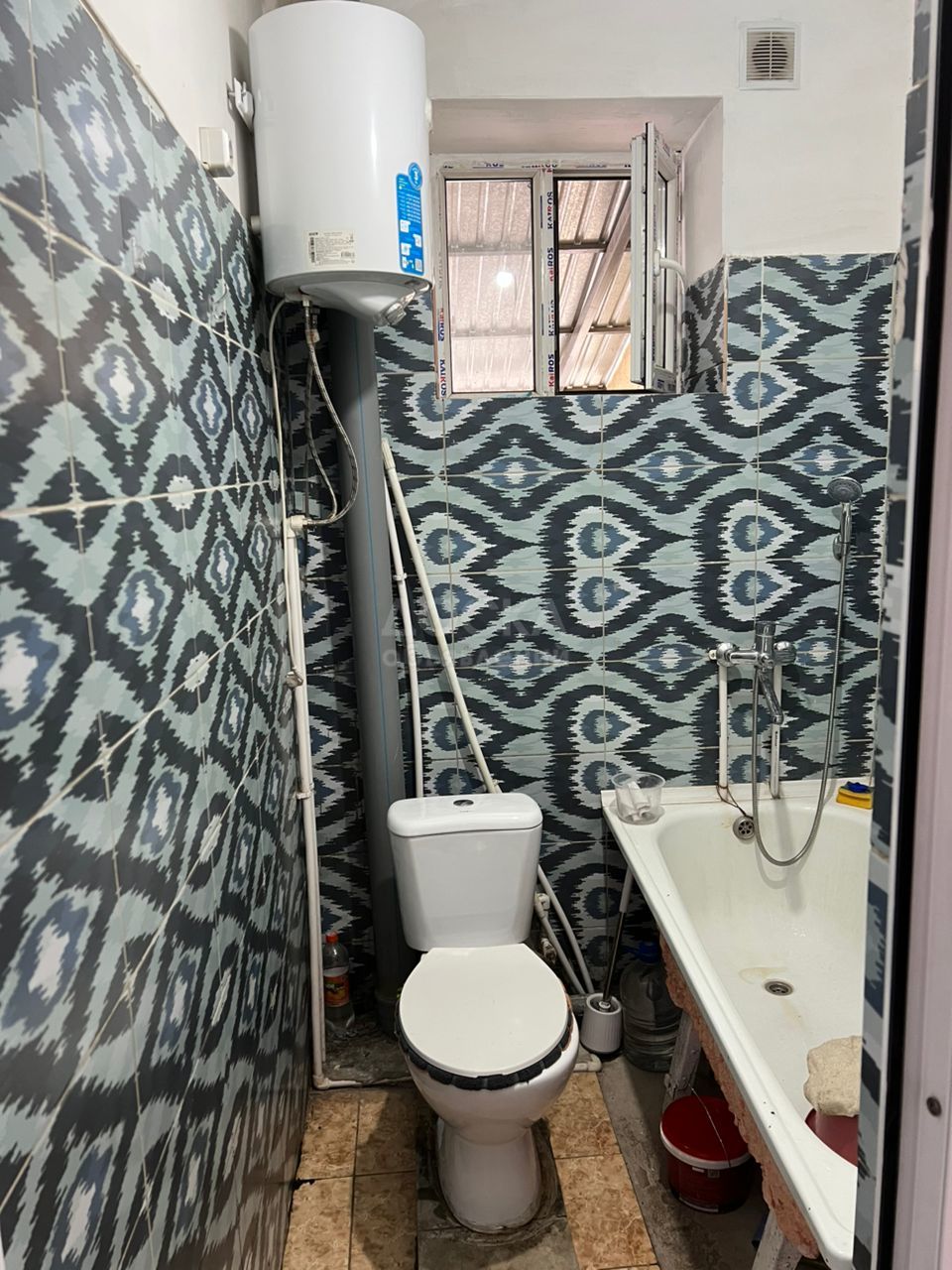 Сдаю 1-комнатную квартиру, 34кв. м., этаж - 1/1, 4 гор больница.