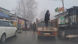 Житель просит сделать удобства на территории рынков