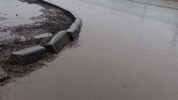 «Почти озеро» — горожанин жалуется на состояние дороги на Жибек Жолу—Пархоменко