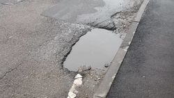 Яму на Армейская—Мамбетова заделают согласно графику