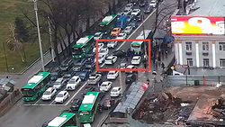 На Чуй—Абдрахманова произошло ДТП. На перекрестке образовался затор