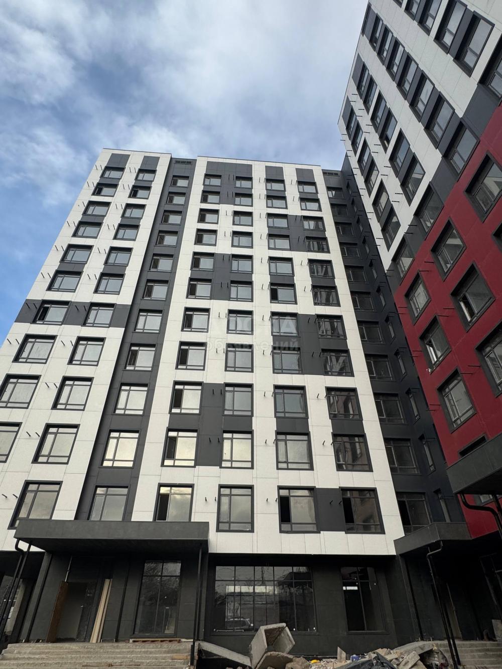 Продаю 1-комнатную квартиру, 48кв. м., этаж - 12/12, мкр. Восток-5, ул. Кийизбаева.