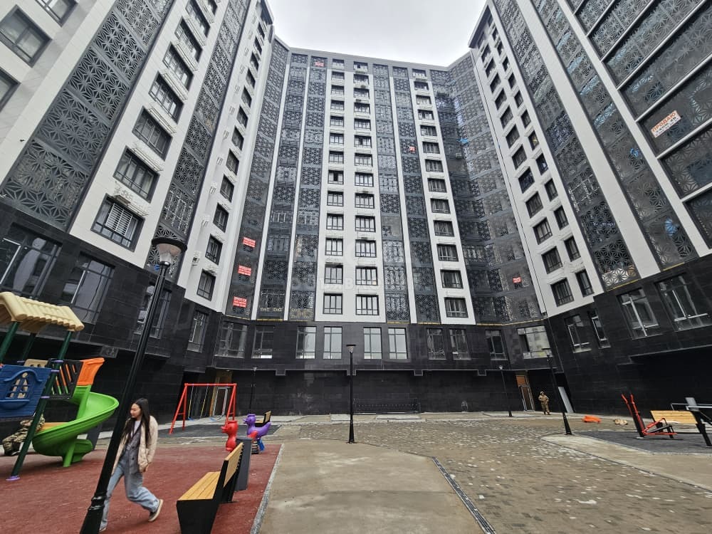 Продаю 2-комнатную квартиру, 90кв. м., этаж - 3/15, Льва Толстого .