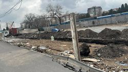 Горожанка спрашивает, что строится на Л.Толстого—Фатьянова