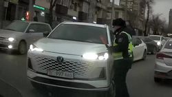 На Байтик-Баатыра—Кулатова водитель пытался повернуть налево, игнорируя дорожную разметку и регулировщика