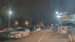 На рынке «Мадина» водители паркуются под знаком «Стоянка запрещена», - горожанин