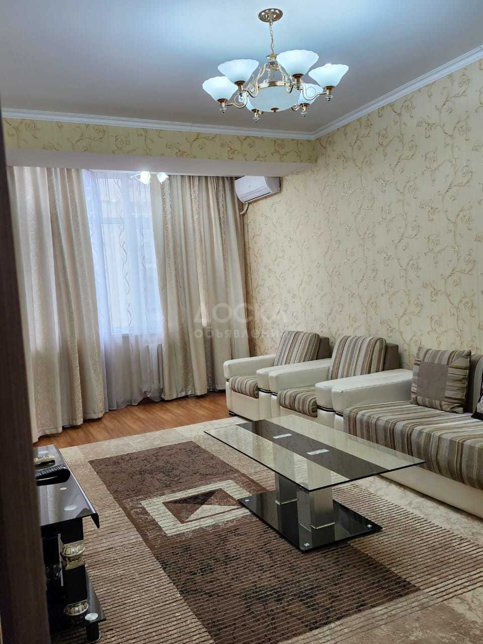 Продаю 2-комнатную квартиру, 72кв. м., этаж - 4/10, по Шевченко, между пр.Чуй и Фрунзе.