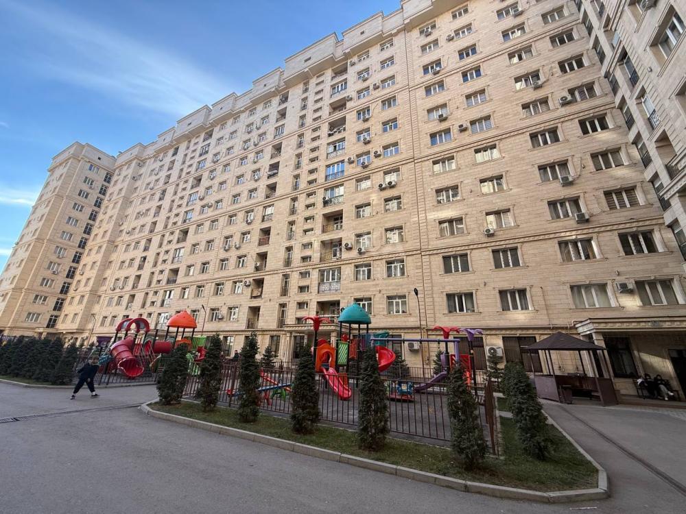 Продаю 4-комнатную квартиру, 112кв. м., этаж - 10/12, Азия Молл.