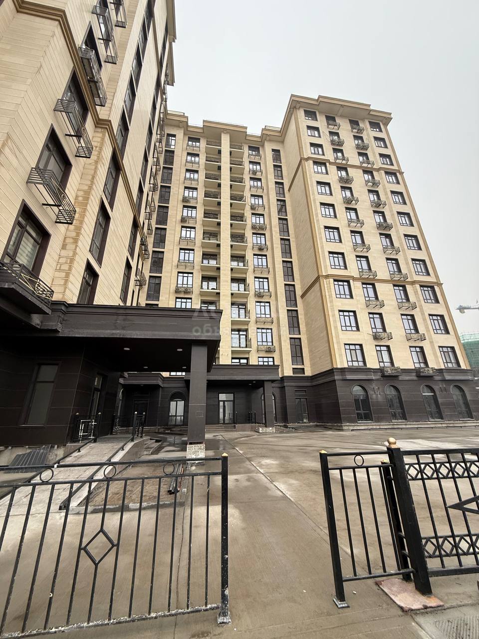 Продаю 1-комнатную квартиру, 50кв. м., этаж - 7/12, ул.Токомбаева/Жукеева-Пудовкина.