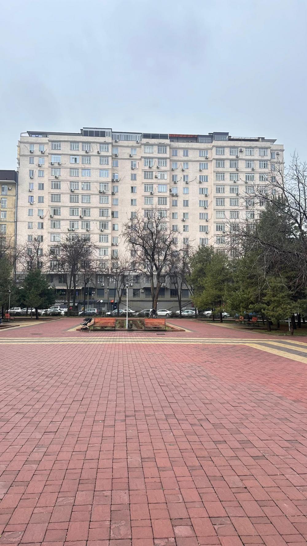 Продаю 5-комнатную квартиру, 140кв. м., этаж - 12/14, Исанова/Рыскулова. Ск Бабек ЛТД. 238000$.