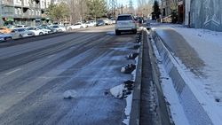 Житель просит убрать кучи грязи на улице Куттубаева