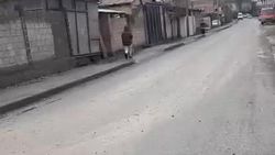 В жилмассиве Кырман грузовые машины загрязняют дорогу. Видео жительницы В жилмассиве Кырман грузовые машины загрязняют дорогу. Видео жительницы