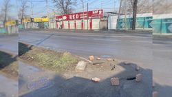 Яму на дороге на Жибек Жолу—Лесхозная заделают в ближайшее время