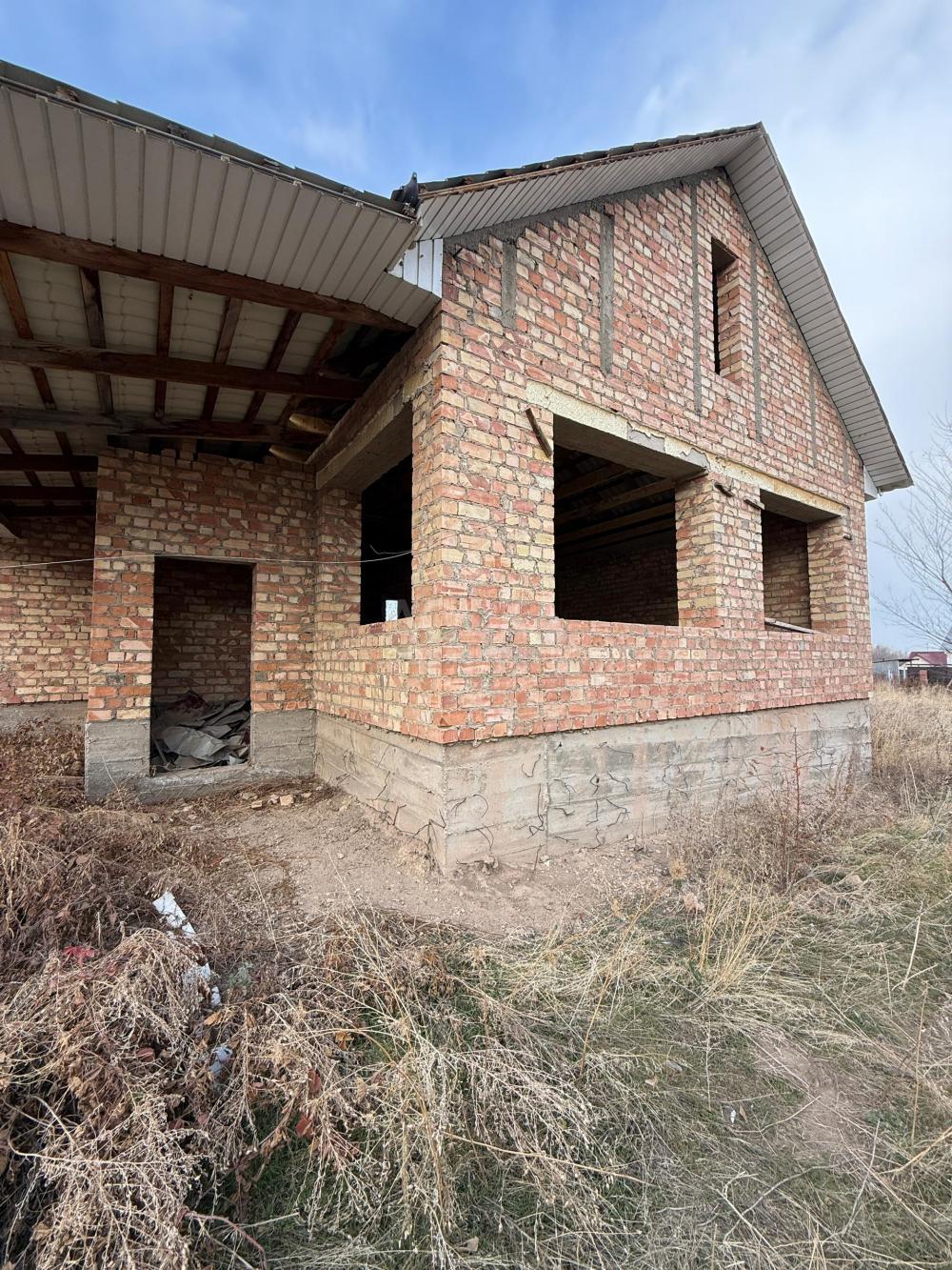 Продаю дом 3-ком. 80кв. м., этаж-1, 5-сот., стена кирпич, с.Байтик VIP городок Давос.