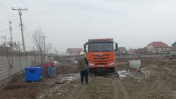 Компания, чьи грузовые машины загрязняли дорогу в жилмассиве Кырман, оштрафована